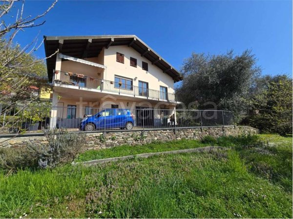 casa indipendente in vendita ad Arizzano