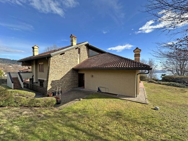 casa indipendente in vendita ad Arizzano