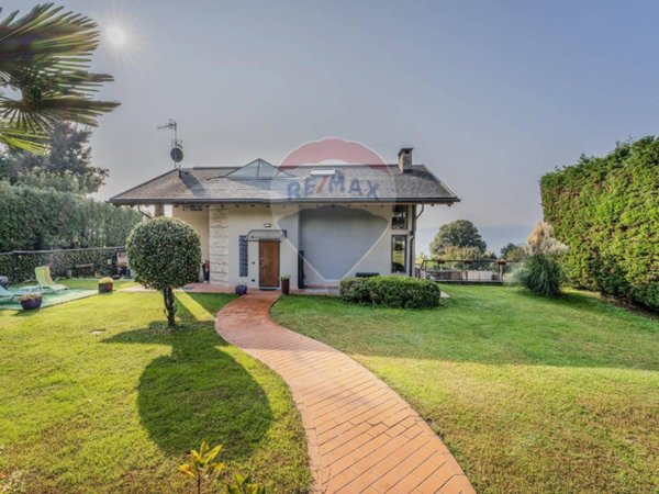 casa indipendente in vendita ad Arizzano
