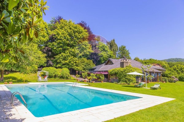 casa indipendente in vendita ad Arizzano