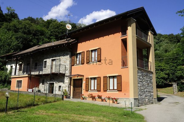 casa indipendente in vendita ad Arizzano