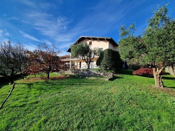 casa indipendente in vendita ad Arizzano in zona Cresseglio