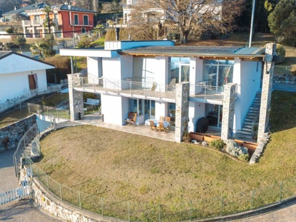 casa indipendente in vendita ad Arizzano in zona Cresseglio