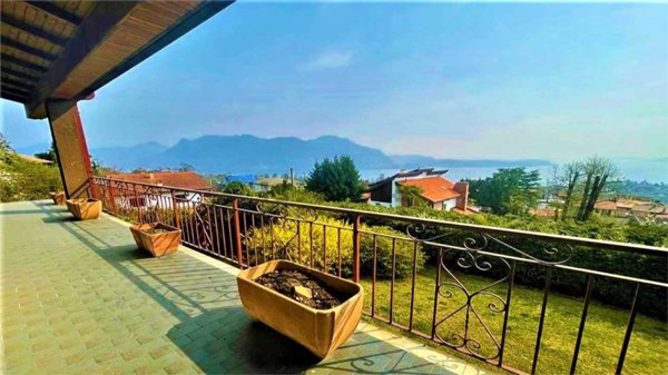 casa indipendente in vendita ad Arizzano