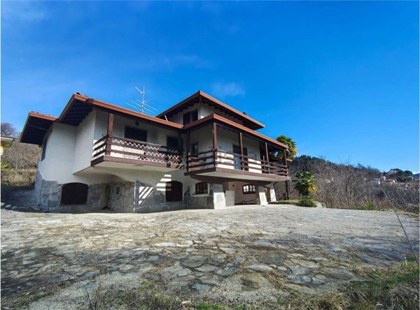 casa indipendente in vendita ad Arizzano