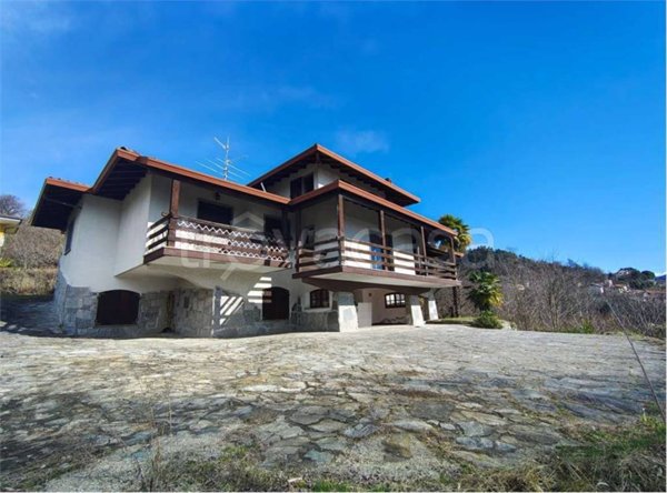 casa indipendente in vendita ad Arizzano