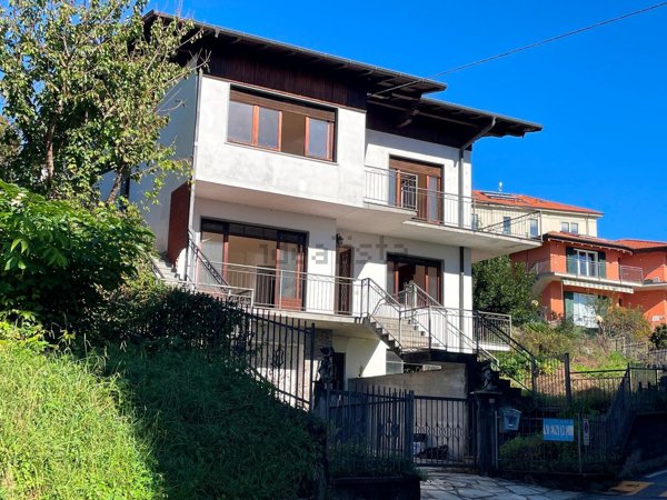 casa indipendente in vendita ad Arizzano in zona Cissano
