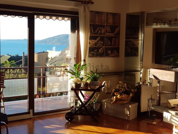 casa indipendente in vendita ad Arizzano in zona Cresseglio