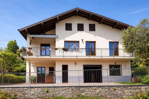 casa indipendente in vendita ad Arizzano