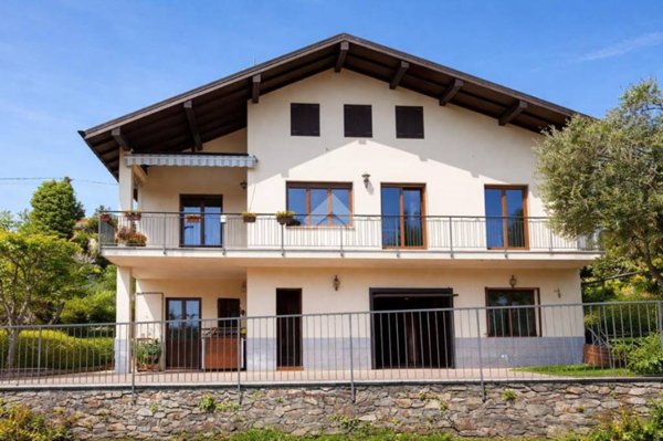 casa indipendente in vendita ad Arizzano in zona Cresseglio