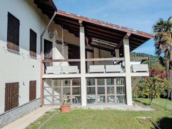 casa indipendente in vendita ad Arizzano in zona Cresseglio