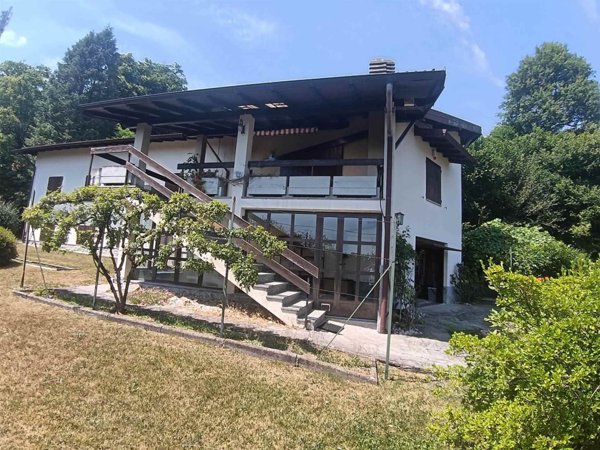 casa indipendente in vendita ad Arizzano in zona Cresseglio