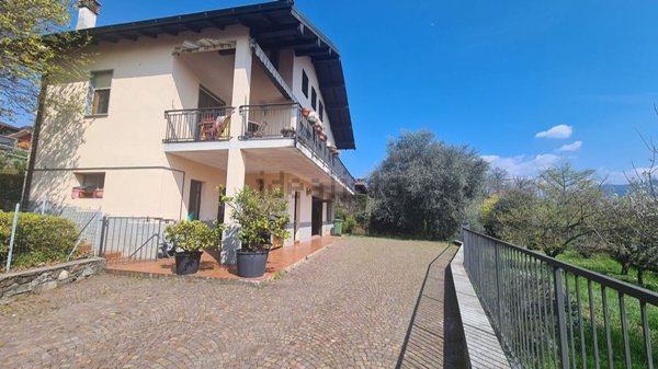 casa indipendente in vendita ad Arizzano in zona Cresseglio