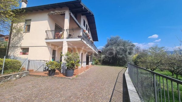 casa indipendente in vendita ad Arizzano in zona Cresseglio