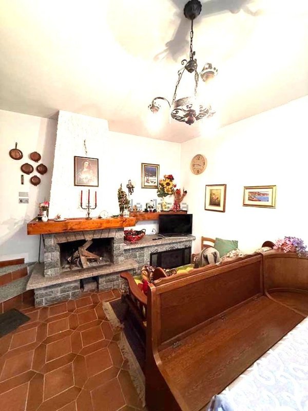casa indipendente in vendita ad Arizzano in zona Cissano