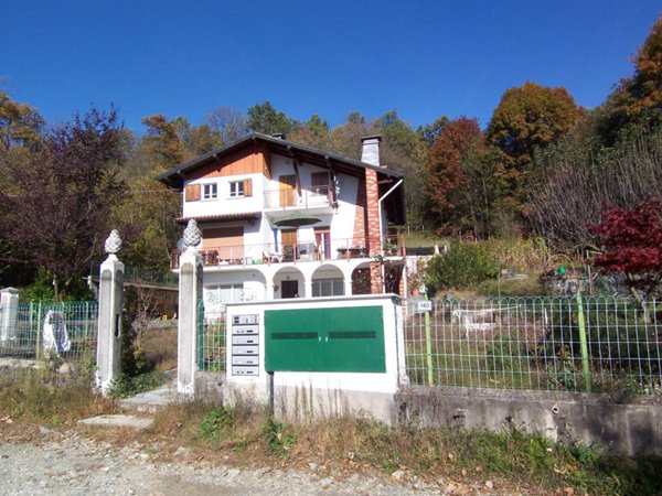 appartamento in vendita ad Arizzano in zona Cresseglio