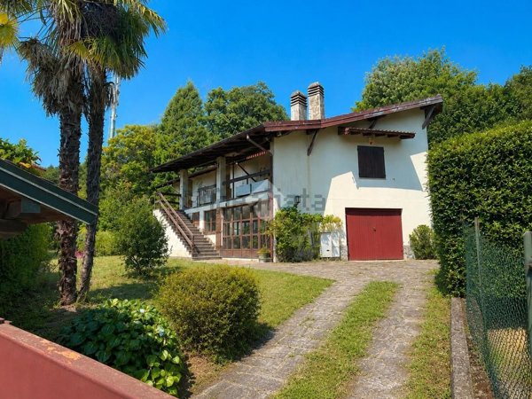 casa indipendente in vendita ad Arizzano in zona Cresseglio