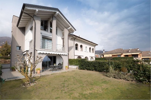 casa indipendente in vendita ad Arizzano in zona Cresseglio