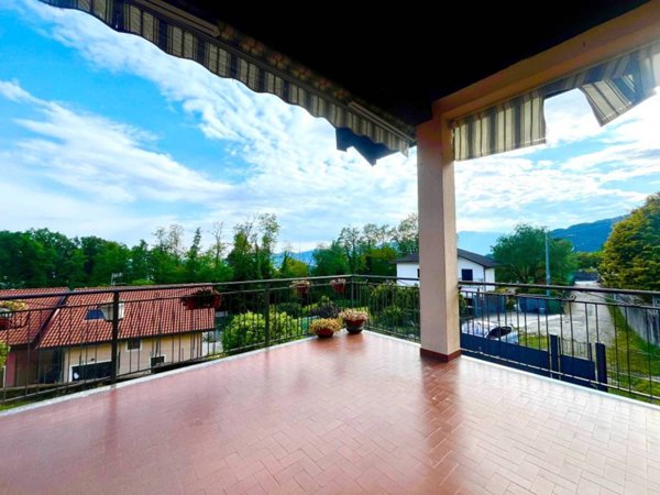 casa indipendente in vendita ad Arizzano in zona Cresseglio