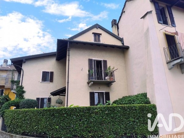 casa indipendente in vendita ad Arizzano in zona Cresseglio