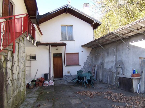 appartamento in vendita ad Arizzano in zona Cresseglio