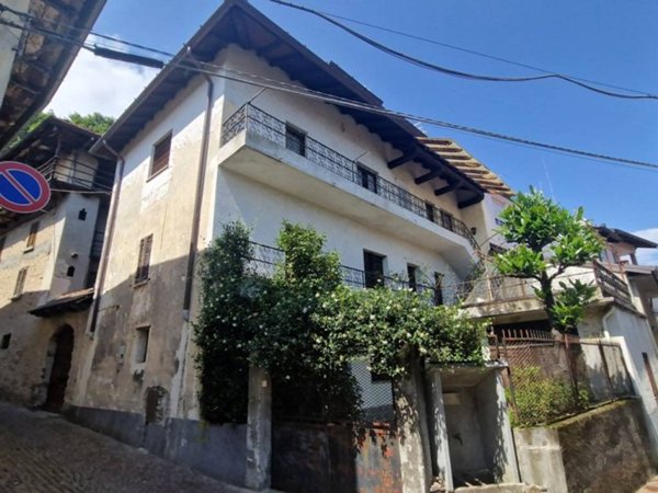 casa indipendente in vendita ad Arola