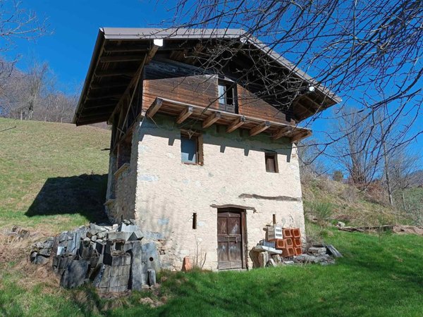 casa indipendente in vendita ad Arola