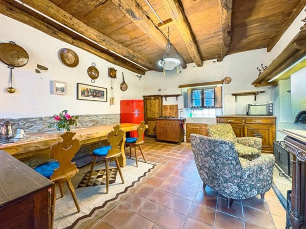 casa indipendente in vendita ad Arola in zona Pianezza