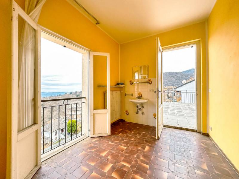 negozio in vendita ad Arola