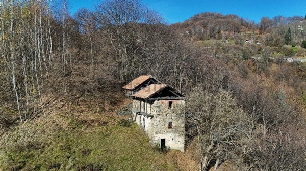 quadrivano in vendita ad Arola