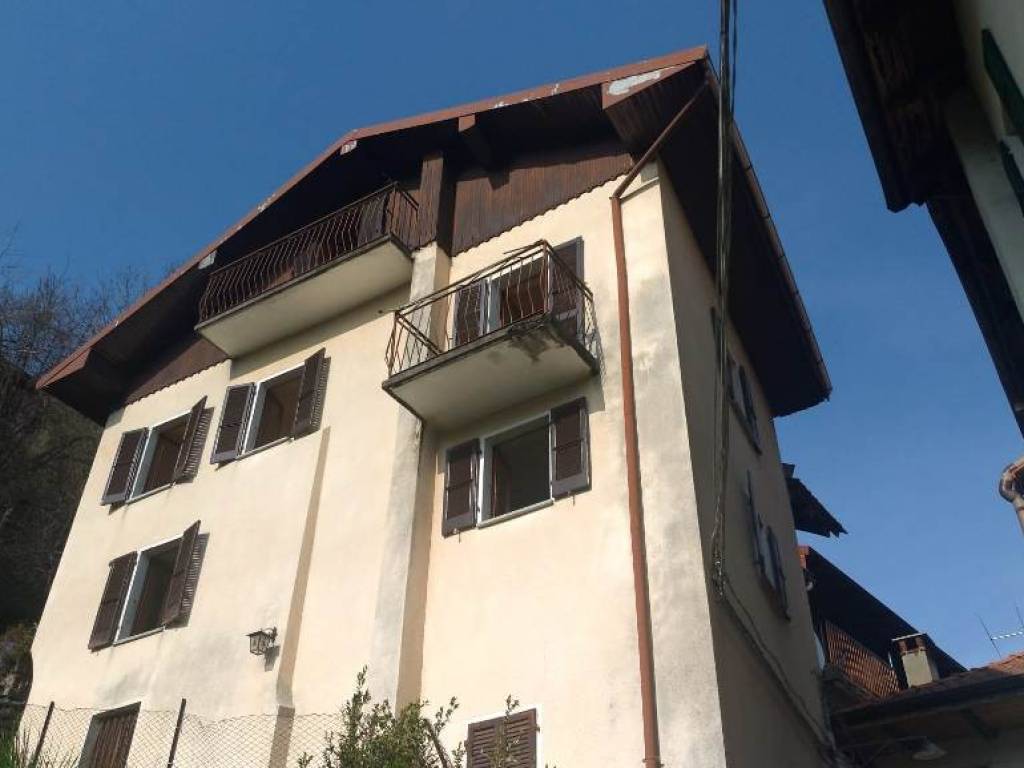 casa indipendente in vendita ad Arola in zona Pianezza