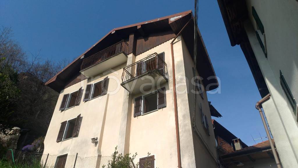 casa indipendente in vendita ad Arola in zona Pianezza
