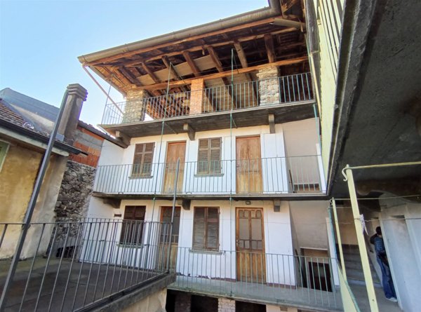 casa indipendente in vendita ad Arola