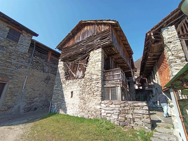 casa indipendente in vendita ad Arola in zona Pianezza