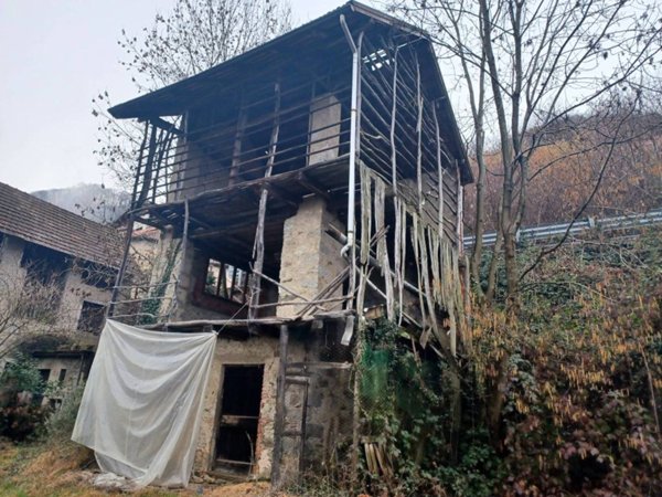 casa indipendente in vendita ad Arola in zona Pianezza