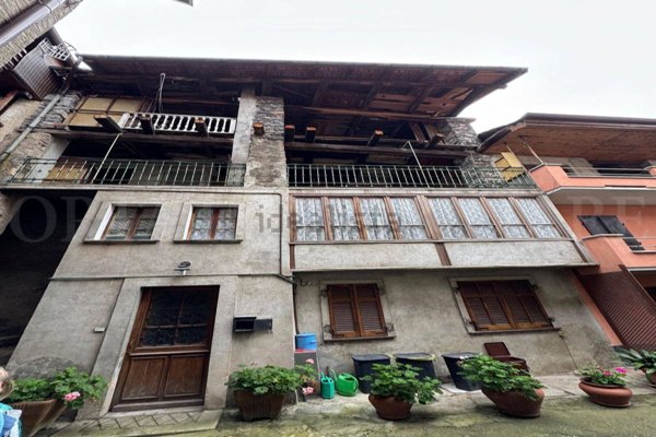 casa indipendente in vendita ad Arola in zona Pianezza