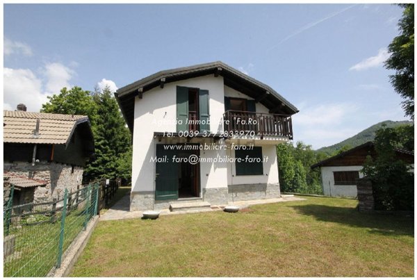 casa indipendente in vendita ad Aurano