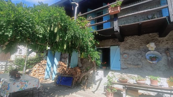 casa indipendente in vendita ad Aurano