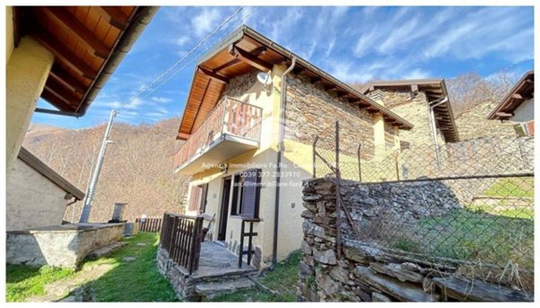 casa indipendente in vendita ad Aurano