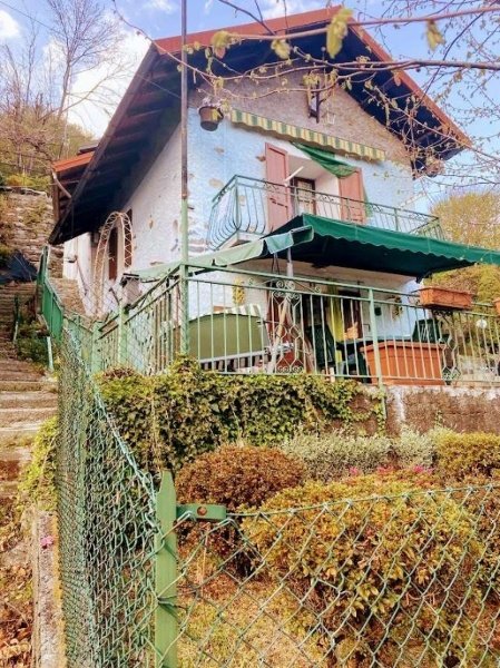 casa indipendente in vendita ad Aurano