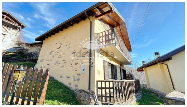 casa indipendente in vendita ad Aurano