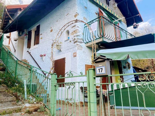 casa indipendente in vendita ad Aurano