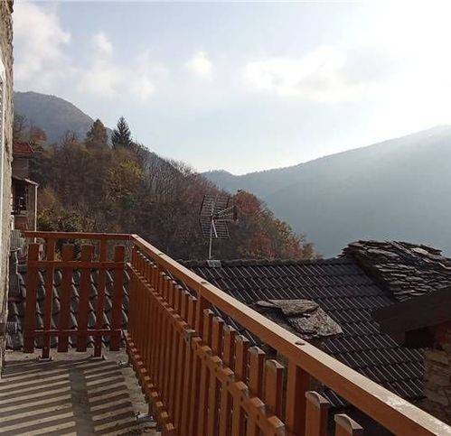 casa indipendente in vendita ad Aurano in zona Scareno