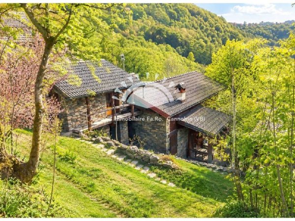 casa indipendente in vendita ad Aurano in zona Scareno