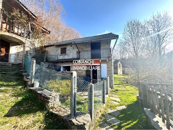 casa indipendente in vendita ad Aurano in zona Scareno