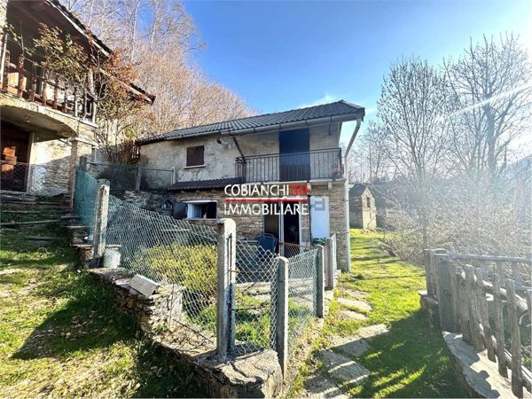 casale in vendita ad Aurano in zona Scareno