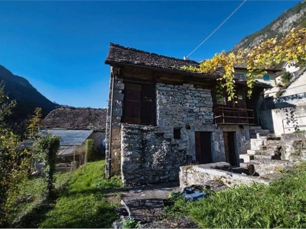 casa indipendente in vendita a Baceno in zona Croveo