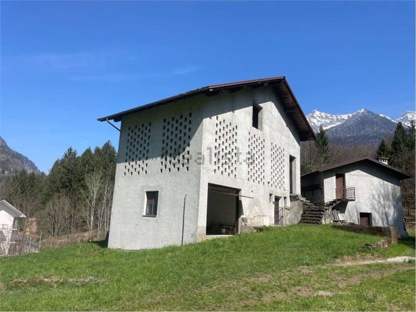 casale in vendita a Baceno in zona Crino