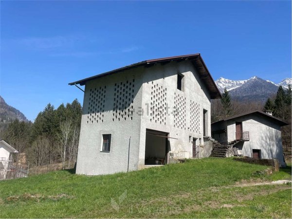 casale in vendita a Baceno in zona Crino