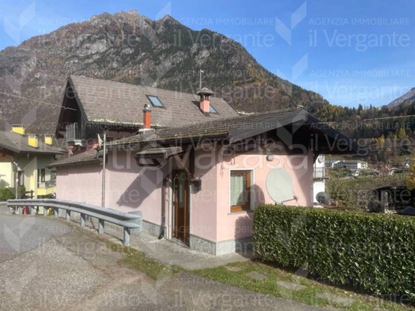 casa indipendente in vendita a Baceno in zona Crino